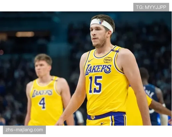 肯纳德与里夫斯配合默契度 湖人后场双枪战术多样性